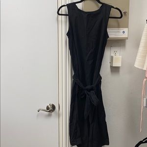 Black sleeveless dress